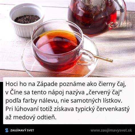 Šálka čierneho čaju s lupeňmi ruže