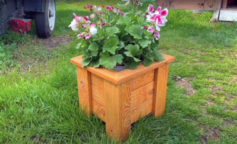 hotový kvetináč z kachličiek