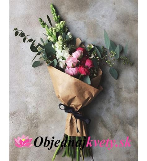 Elegantná kytica pre staršiu dámu