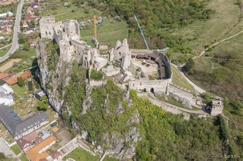 Rekonštrukcia Svätoplukovho hradu v Arade podľa Dologovej teórie