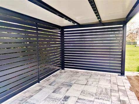 Kovová pergola s kovanými prvkami