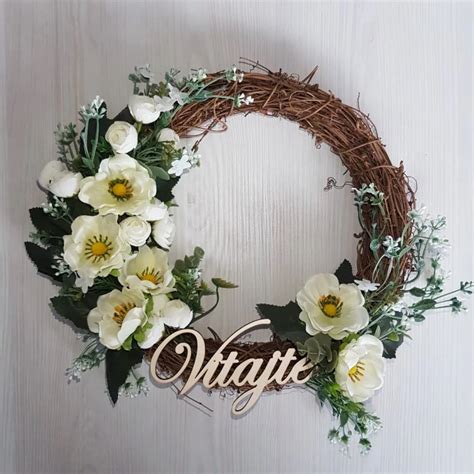 Kvetinový veniec na dvere