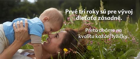 Matka a dieťa obklopené kvetmi