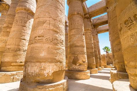 Egyptský chrám Osirion s vyobrazením Kvetu života