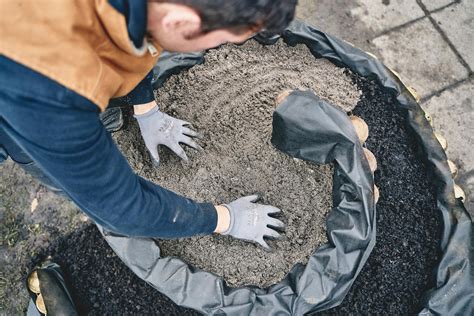Nádoba s drenážnou vrstvou a substrátom pre klíviu