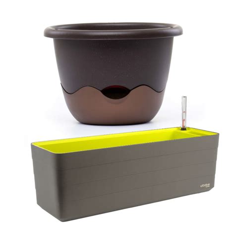 Samozavlažovacie kvetináče pre pestovanie jahôd