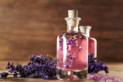 Aromaterapeutické účinky levandule a ylang ylang