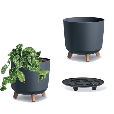 Kvetináče a nádoby na rastliny