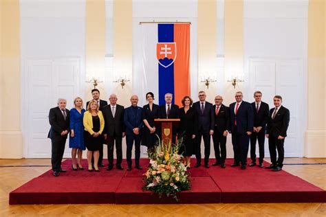 Zľava: Schéma rozhodovacieho procesu najvyššieho súdu v cirkevnom práve