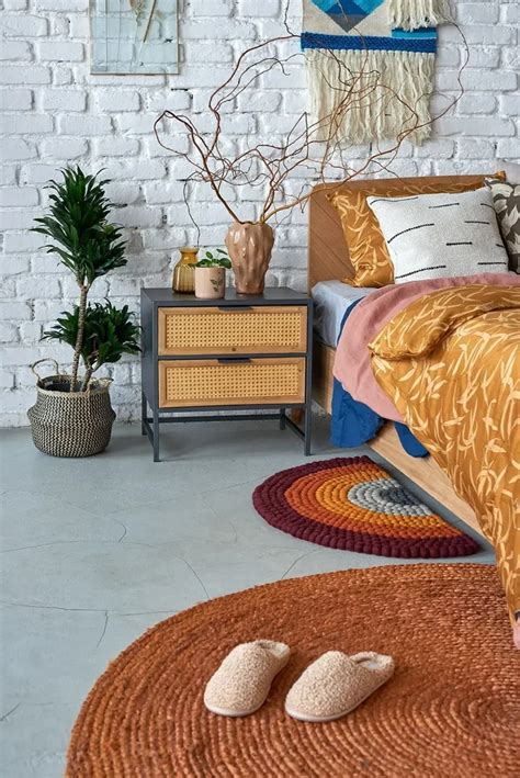 Ukážka rôznych druhov bambusového nábytku a dekorácií