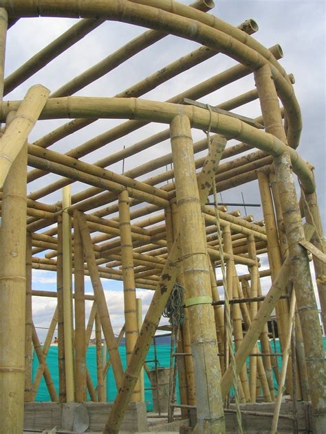 Architektonický návrh domu postaveného z bambusu