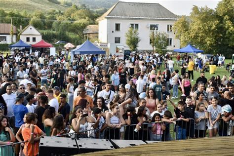 Ľudia na Jarnom festivale v Stodole
