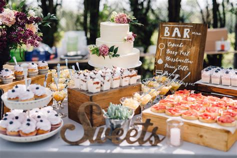 Svadobný Candy bar s rôznymi sladkosťami