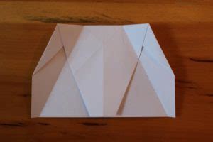 Záhyby pri výrobe origami narcisu