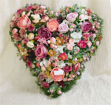 Umelé kvety na oblečení pre kostým kúsok raja