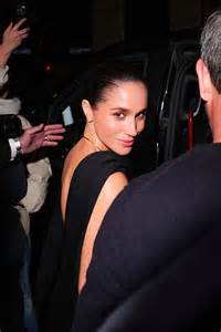 Meghan Markle prichádza k oltáru