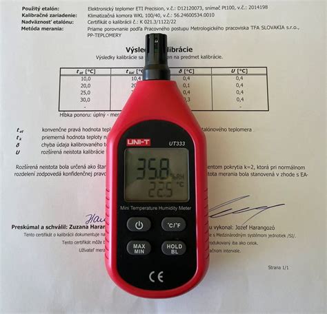 vlhkomer v miestnosti s rastlinou