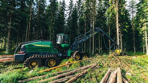 Fotografia: Moderný harvester pri práci v lese