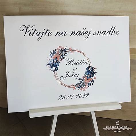 Svadobná tabuľa s kvetinovou výzdobou