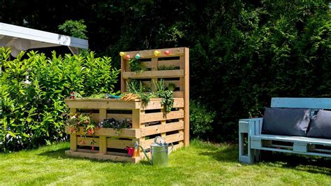 Zemiaková veža z drevených paliet